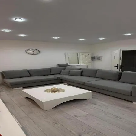 Paco Center 아파트